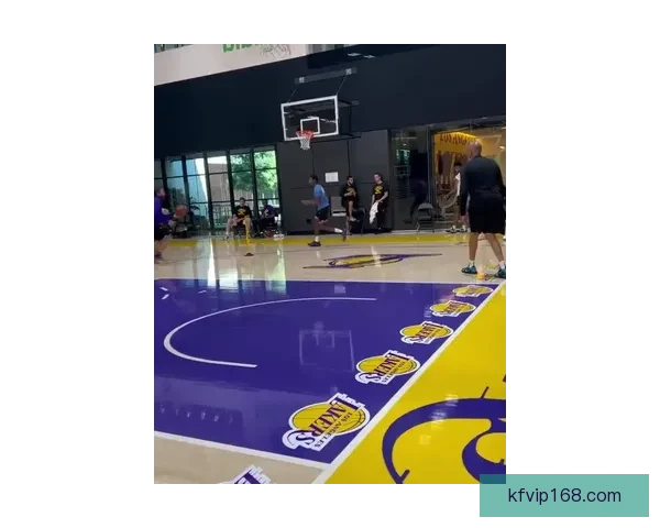 詹姆斯连发动态狂赞布朗尼布莱斯轻松夺得西区冠军